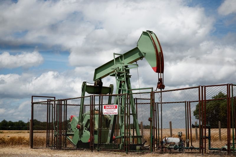 © Reuters. A pumpjack operates at the Vermilion Energy site in Trigueres, France, June 14, 2024. REUTERS/Benoit Tessier