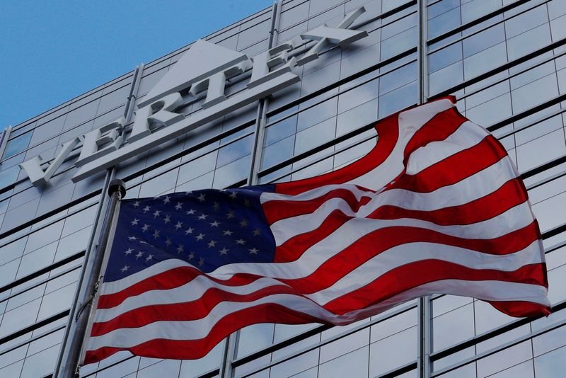 © Reuters. FILE PHOTO: A U.S. flag flies in front of the world headquarters of Vertex Pharmaceuticals in Boston, Massachusetts, U.S., October 23, 2019.     REUTERS/Brian Snyder/File Photo