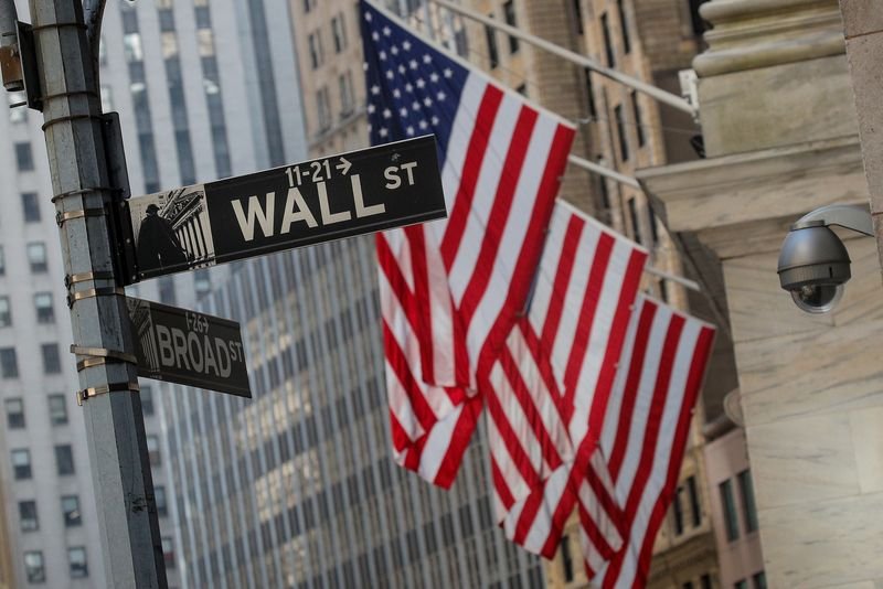 © Reuters. A Wall St. sign is seen outside the New York Stock Exchange (NYSE) in the financial district in New York City, U.S., March 2, 2020. REUTERS/Brendan McDermid/File Photo