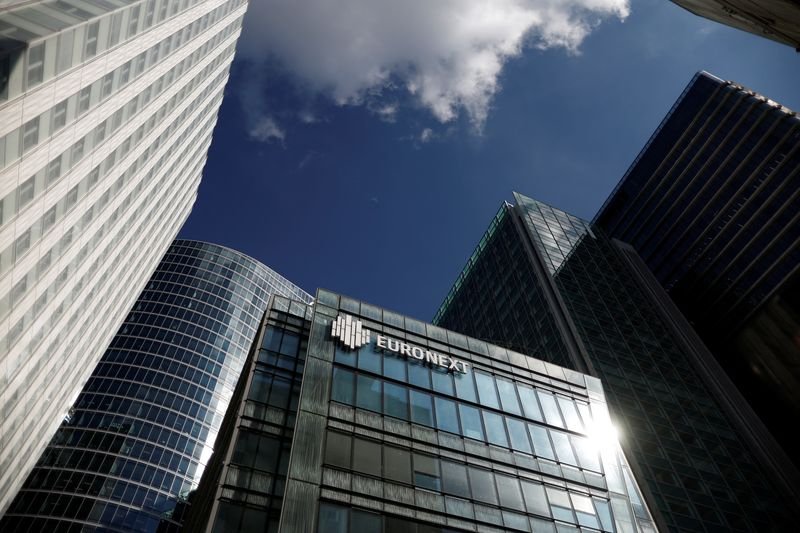 © Reuters. FILE PHOTO: The Euronext stock exchange is pictured at the La Defense business district in Paris, France, September 30, 2022. REUTERS/Benoit Tessier/File Photo